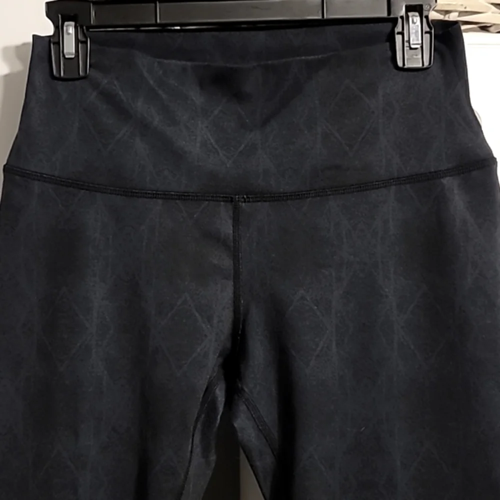 ALO Yoga Black & Brown Colorblock Leggings